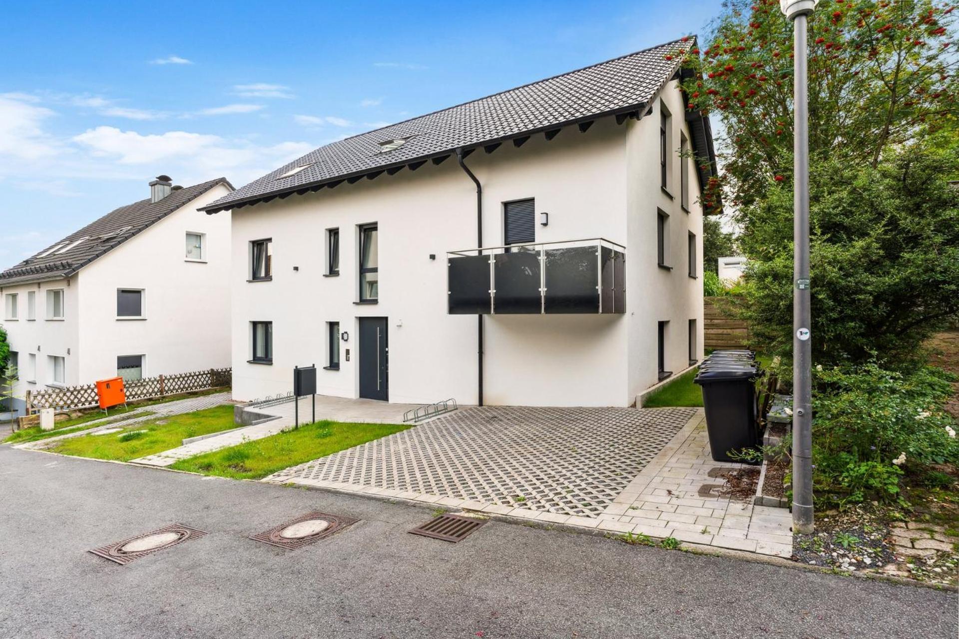 Deluxe Apartment In Bielefeld City Mit Parkplatz Und Terrasse ภายนอก รูปภาพ