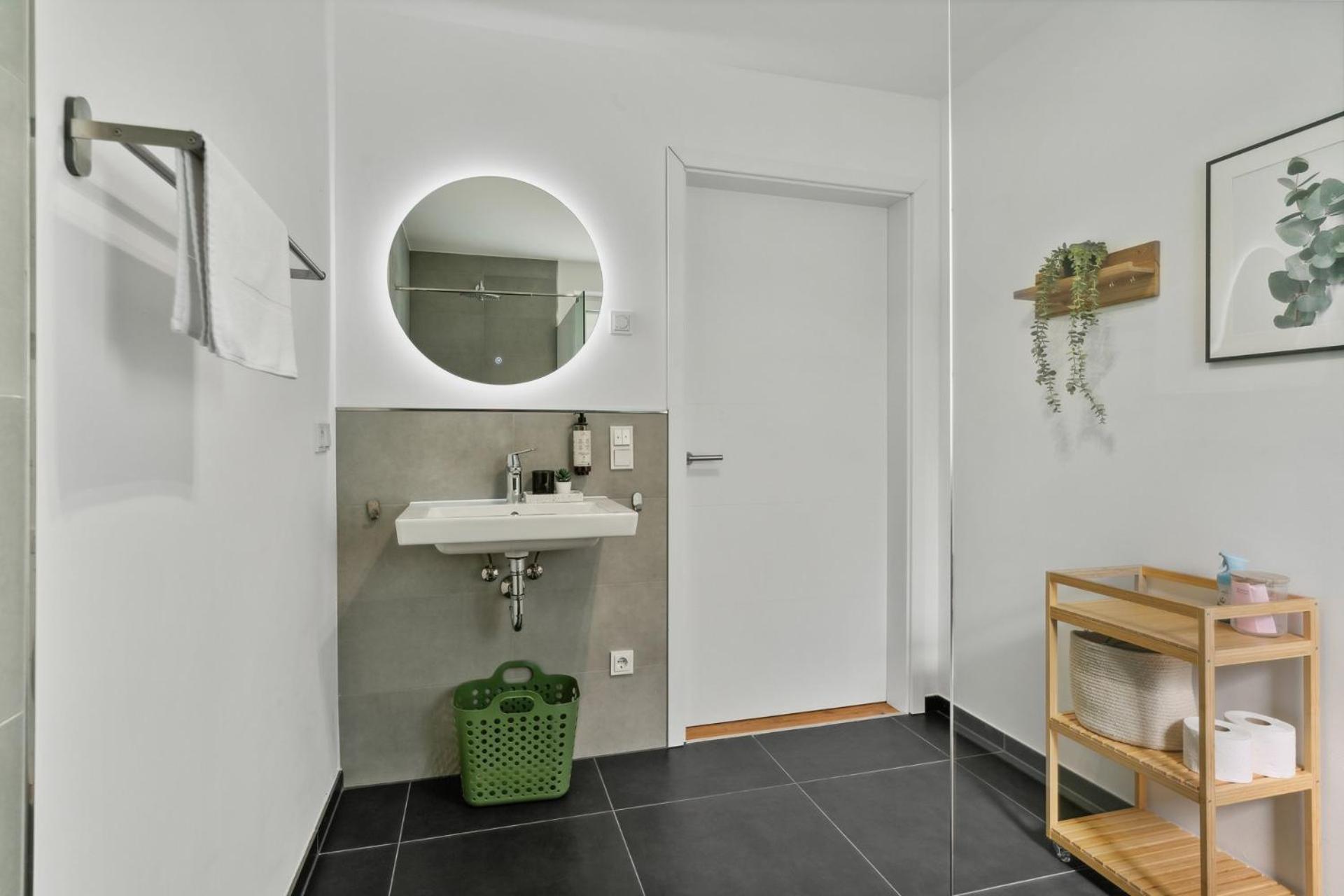 Deluxe Apartment In Bielefeld City Mit Parkplatz Und Terrasse ภายนอก รูปภาพ